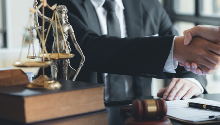 Hukuki Süreçler Hakkında Merak Edilenler İçin Avukata Soru Sor