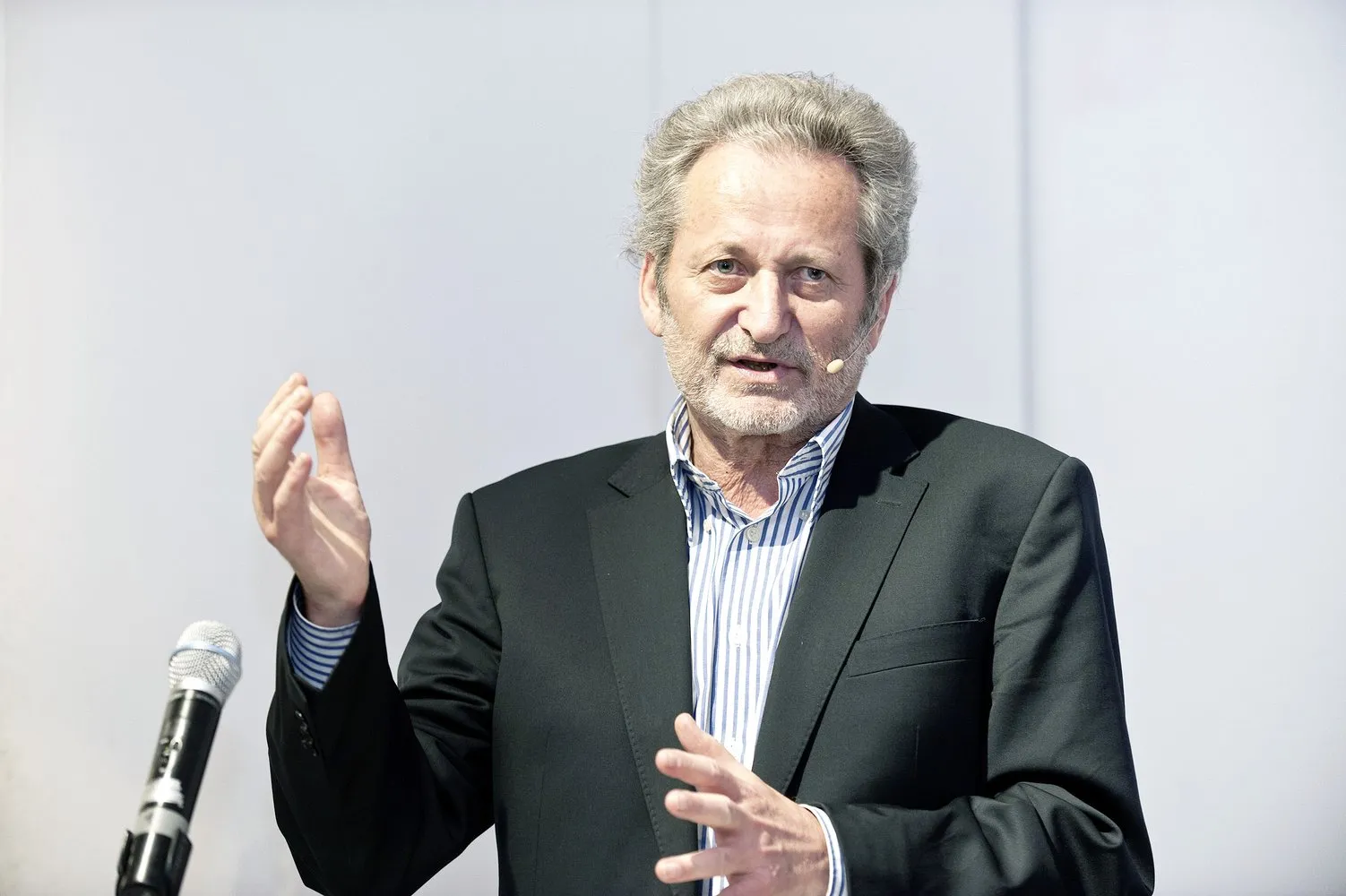 Alman yazar Rügemer:  ‘Merz Almanya’yı yoksullaştırıyor ABD’yi zenginleştiriyor’